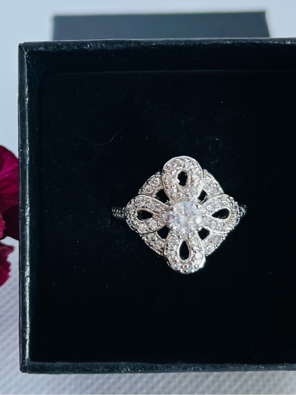 Vintage “Banana Republic” Paved Cocktail Rhinestone Silver Ring - NWOT! 🩶